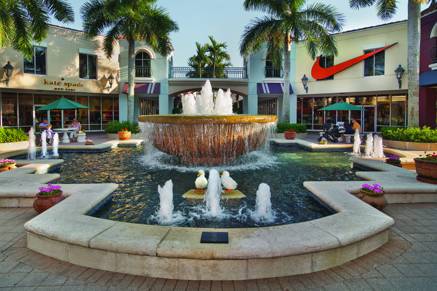 A fountain in the middle of a shopping mall.